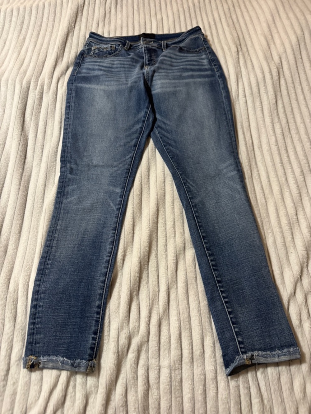 Buckle Women's Skinny Jeans in Dark Blue Wash